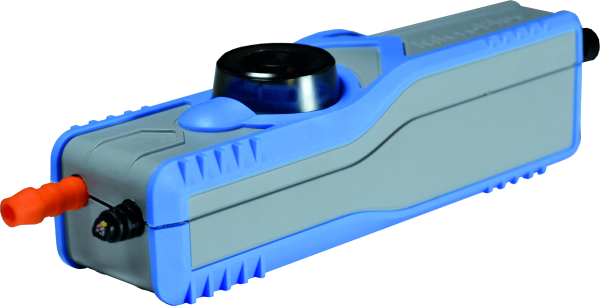 MicroBlue® mit Behältersensor reinweißem Kanal und Alarmkabel